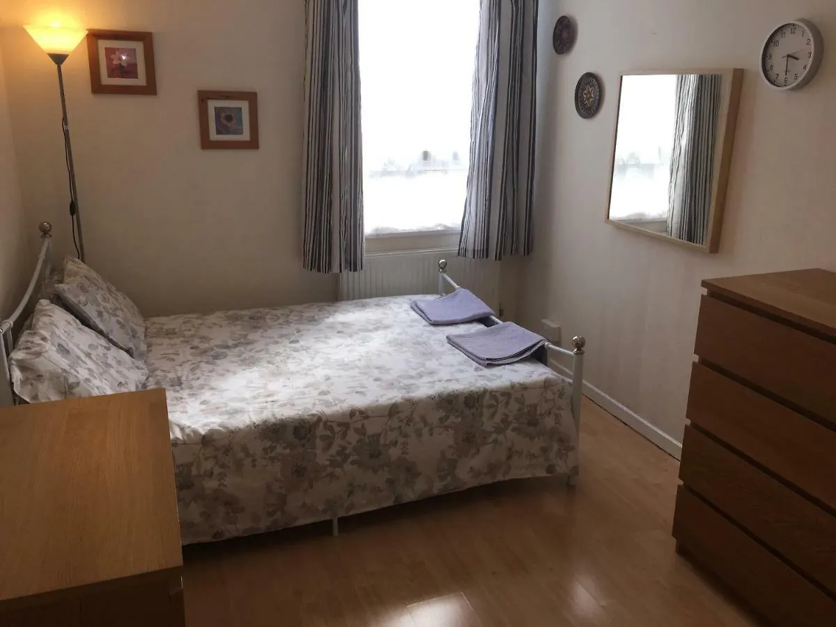 Two Bedroom Apartment In Royal Greenwich London 0*,